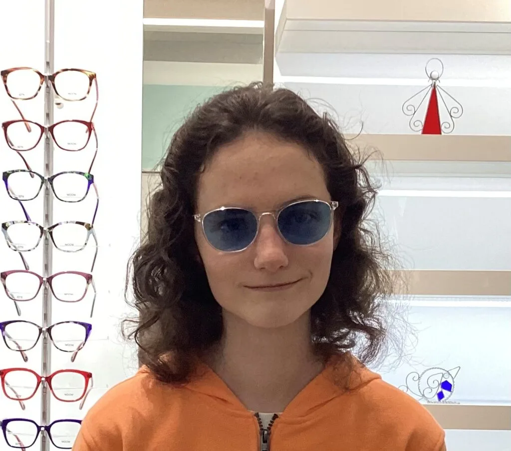 Happy Eyewise patient wearing glasses, photo 10