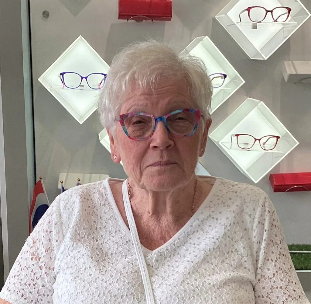 Happy Eyewise patient wearing glasses, photo 21