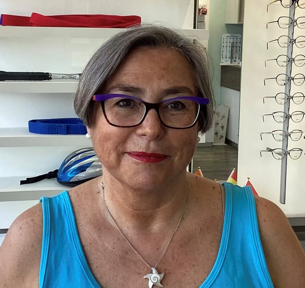Happy Eyewise patient wearing glasses, photo 22