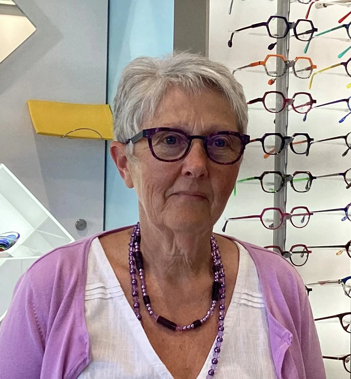 Happy Eyewise patient wearing glasses, photo 36