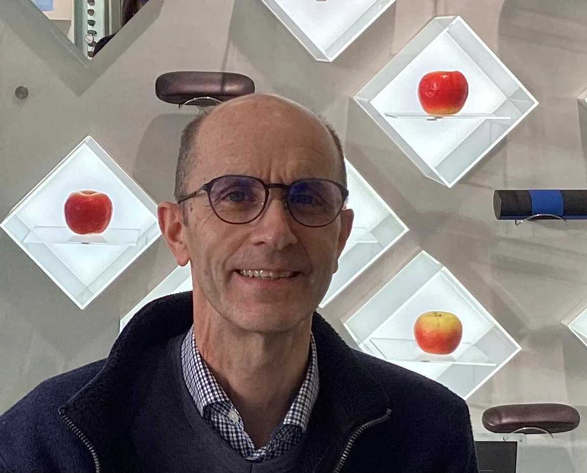 Happy Eyewise patient wearing glasses, photo 49