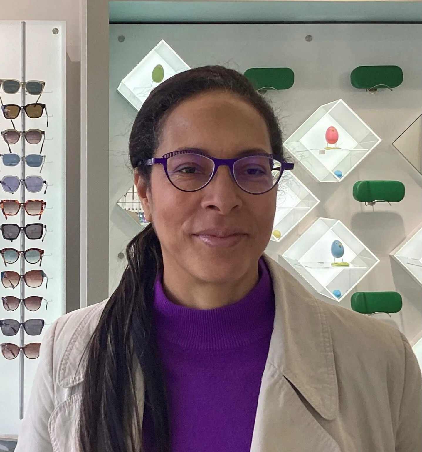 Happy Eyewise patient wearing glasses, photo 7