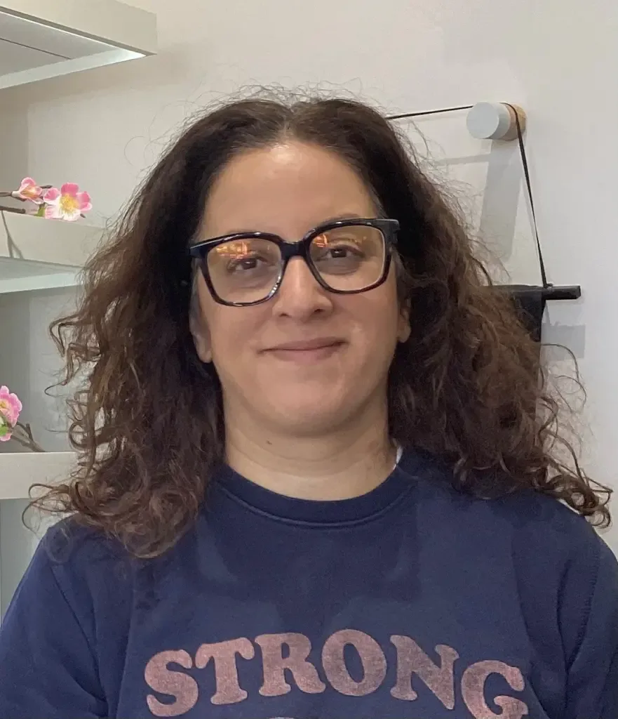 Happy Eyewise client wearing glasses, photo 8