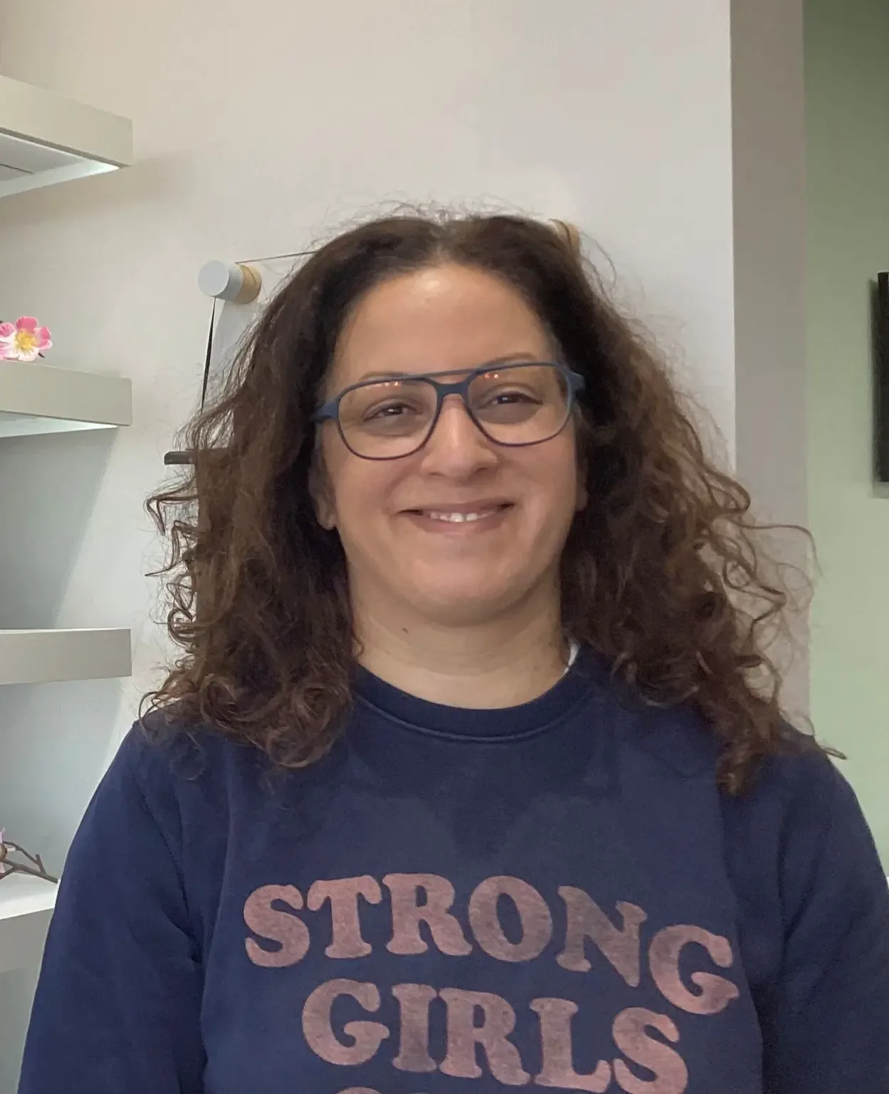Happy Eyewise client wearing glasses, photo 9