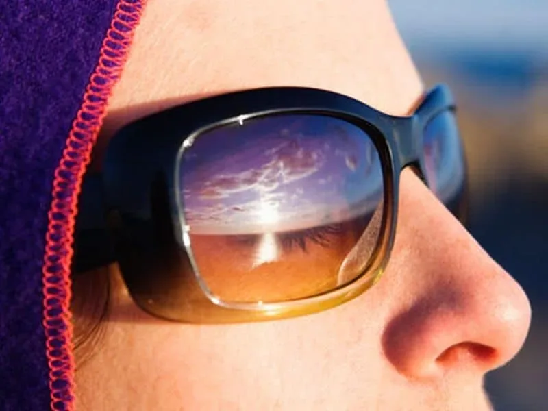 Ultraviolet Radiation ( UV ) and the Eye.